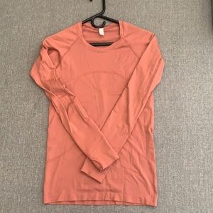 Lululemon Swiftly Tech 2.0 Long sleeve, size 6